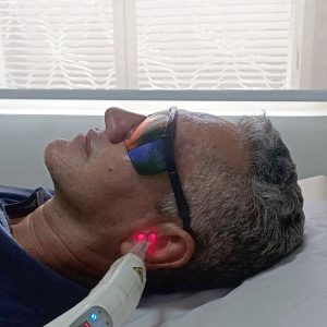 Tratamento da autofonia com laser